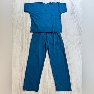 Landau Teal V-Neck Scrub Top and Bottom size Medium
